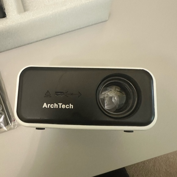 LED mini projector - Picture 7 of 9